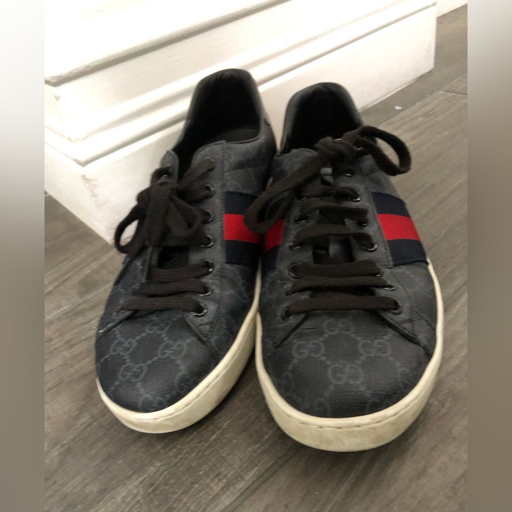 Men’s gently loved Gucci sneakers. Awesome colors 🩵 - Picture 2 of 10
